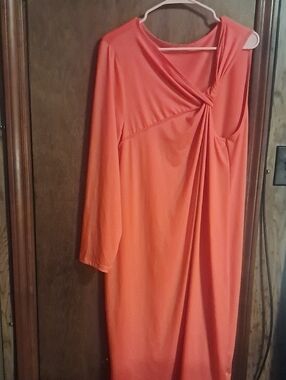 Elegant Twist-Detail Long Sleeve Dress in Coral
